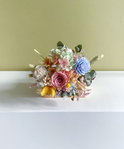 A Petite Bouquet of Preserved Flowers>